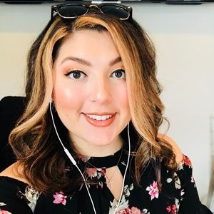 Meet your Posher, Crystal